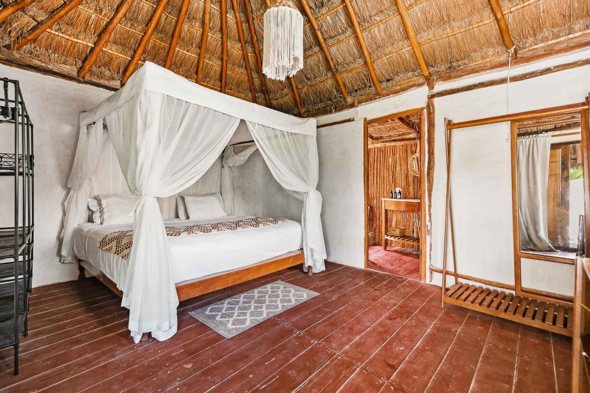Hotel Xhule 4*